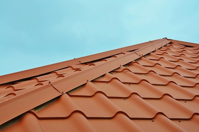 みよし市で屋根工事にカバー工法を選んだ場合の耐用年数と業者選びのコツ